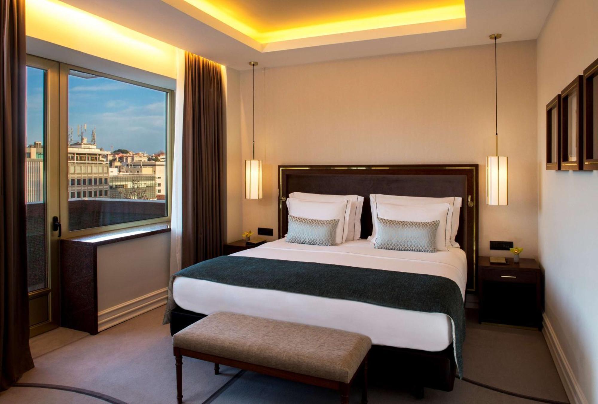 Tivoli Avenida Liberdade Lisboa - A Leading Hotel Of The World Eksteriør billede A bedroom at the Four Seasons Hotel, London